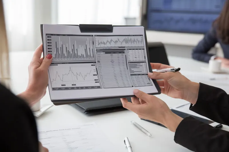 Shared Intelligence, Identical Strategy: The Hidden Cost of Industry-Wide Research Dependency